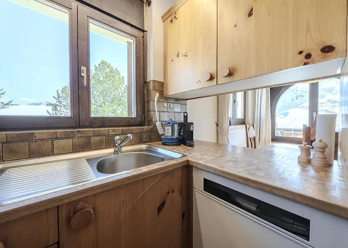 Marmotta 2 By Vacations, Privates Familienhaus Direkt An Der Skipiste Alpesi faház Arosa